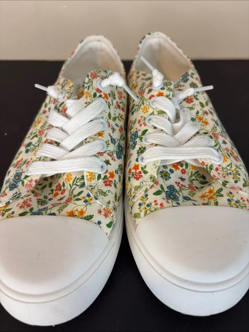 Sincerely Jules Floral Slip on Canvas Sneakers Size 9